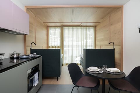 Kitchen or kitchenette, Photo of the whole room, Dining area