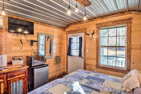 Sunny Catfish Cabin with Views of Toledo Bend Maison in Toledo Bend Reservoir