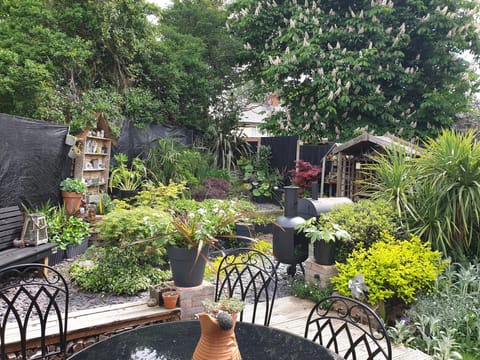 Tropical Garden Oasis Rooms Vacation rental in Metropolitan Borough of Solihull