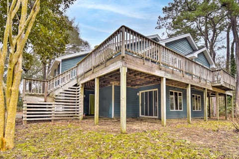 Southern Shores Family Retreat Mins to Beach! House in Southern Shores