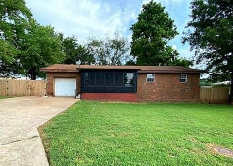 The Greenhouse - 3bed 2bath home in Tahlequah, OK Haus in Tahlequah