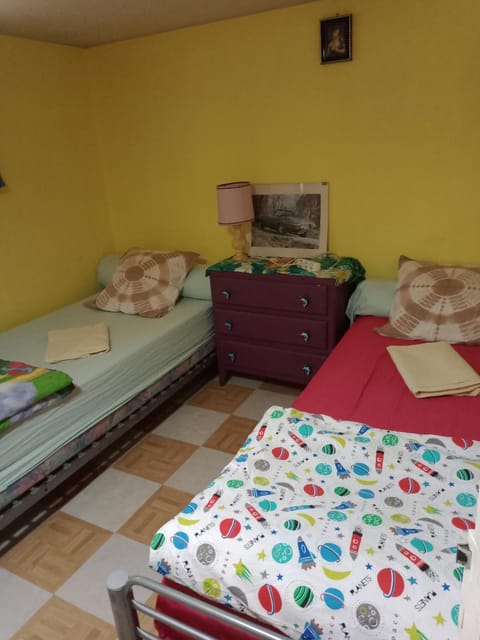 Maison entière avec parking, garage et jardin House in Montluçon