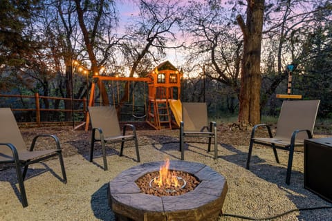 Patio, Day, Natural landscape, Children play ground, fireplace