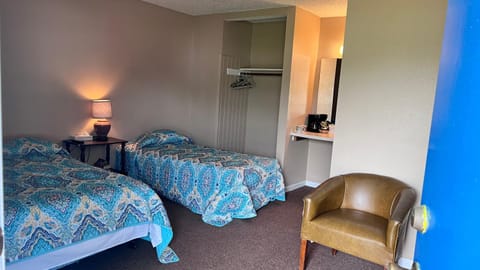 Alpine Motel room,Wifi,Sandy Beach,Boat Ramp,Pier and Marina,Bath House with Laundromat Motel in Toledo Bend Reservoir