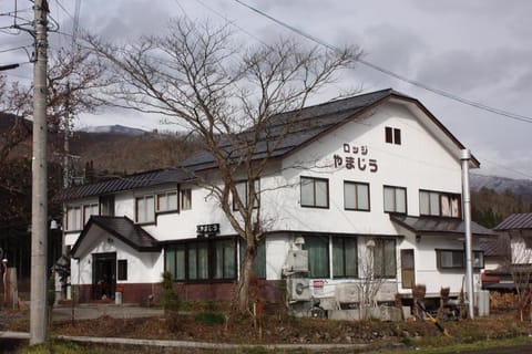 Lodge Yamajiu Bed and Breakfast in Hakuba