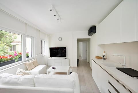 Modern Bright Cozy 1bed1bath Hidden Gem! #79 Apartment in Istanbul