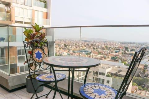 View (from property/room), Balcony/Terrace, City view