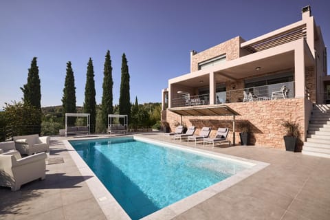 Property building, Patio, Day, Pool view, Swimming pool, sunbed