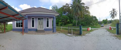 Ummi's Homestay Kuala Besut Casa in Besut