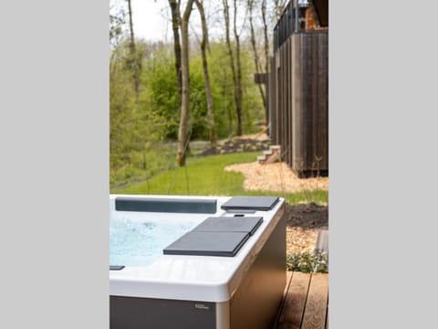 Spring, Day, Natural landscape, Garden, Hot Tub, Garden view