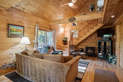 Log Home Retreat at Lake Winnipesaukee! Casa in Meredith