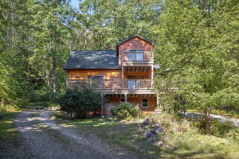 Log Home Retreat at Lake Winnipesaukee! House in Meredith