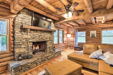 Waynesville Cabin with Grill, Fire Pit, and Hot Tub! House in East Fork