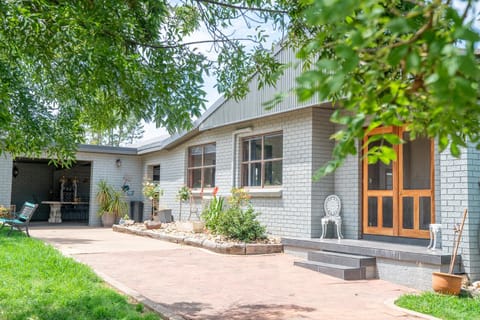 "Wiltara" Estate Rural Escape for 2 to 14 Guests Maison in Orange