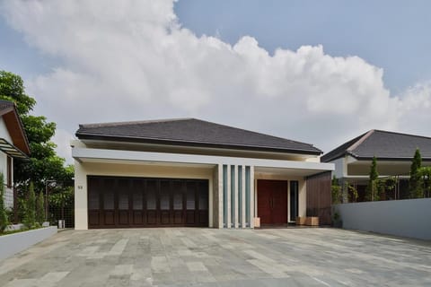 Cempaka 7 Villla 8 Bed Rooms With a Private Pool Villa in Bandung