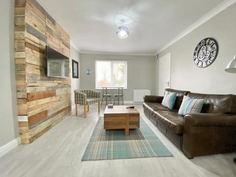 Bijou Abode- Driffield - free private parking and secure cabin Haus in Driffield