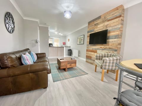 Bijou Abode- Driffield - free private parking and secure cabin Haus in Driffield