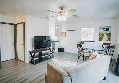 TV and multimedia, Living room, Seating area, Dining area, Evening entertainment