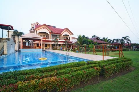 Property building, Day, Garden, Garden view, Pool view, Swimming pool, Swimming pool