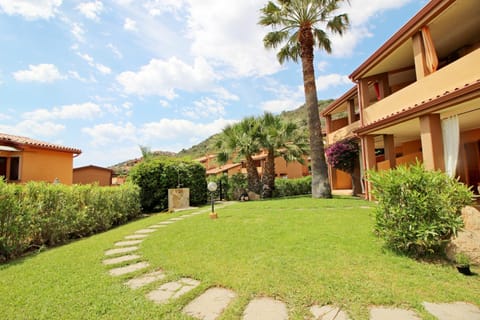 Property building, Patio, Spring, Day, Natural landscape, Summer, Garden, Garden view