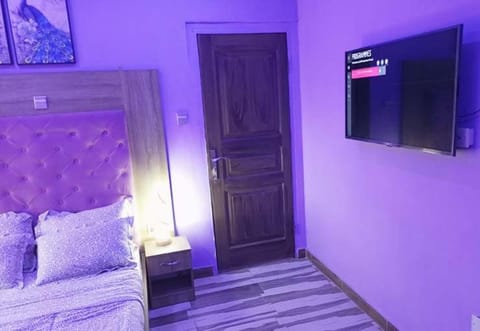 Bed, TV and multimedia, Bedroom