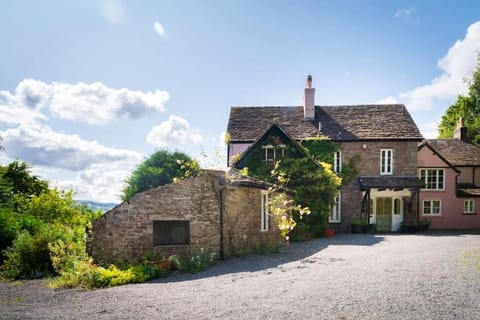 Brecon Beacons Old Vicarage, stunning garden & views House in Llanfoist Fawr