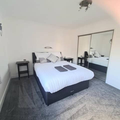 Levenside Holiday Apartment, Balloch, Loch Lomond Apartment in Scotland