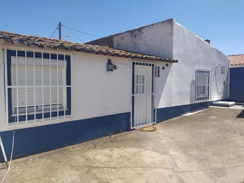 Property building, Facade/entrance, Balcony/Terrace