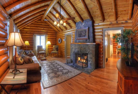 Historic Log Cabin #14 at Horse Creek Resort Maison in West Pennington