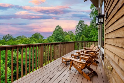 --Mountain Chalet Getaway with Breathtaking View Next to Tail of Dragon-- Chalet in Stecoah