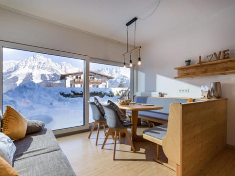 Living room, Seating area, Dining area, Mountain view