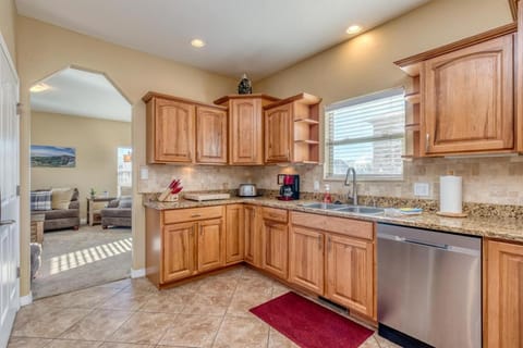 Juniper I - Well Appointed Cozy In-town Home House in Fruita