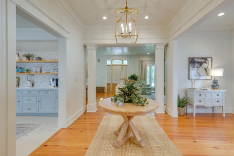 Luxe Fairhope Home - Short Walk to the Beach! Maison in Daphne
