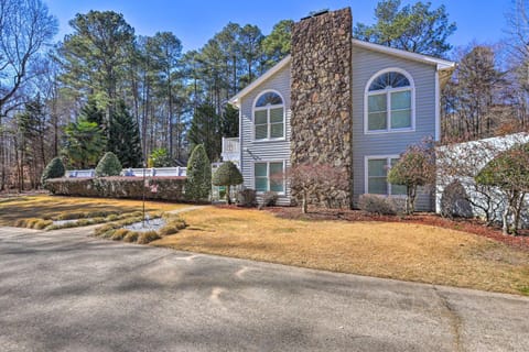 Immaculate Suwanee House with Pool and Game Room! Casa in Suwanee