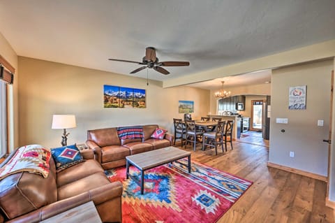 Pet-Friendly Townhome with Grill and Mtn Views! Haus in Salida