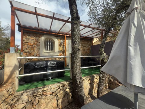 votre Cocon en pierre et son spa en option gîte le repos des chênes House in Aups