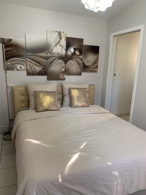 votre Cocon en pierre et son spa en option gîte le repos des chênes House in Aups