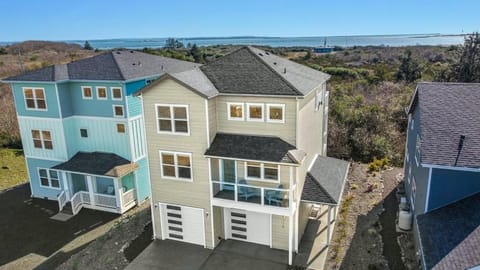 Bella Vista Lighthouse House in Ocean Shores