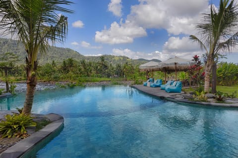Swimming pool