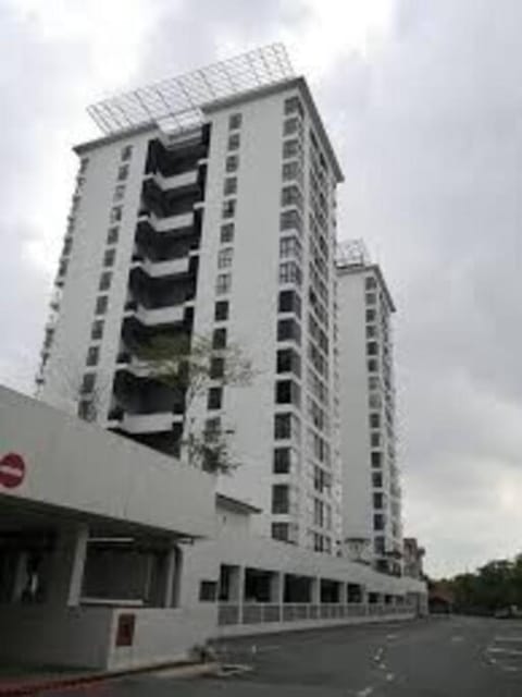 Lakeview Duplex Apartment Free WiFi and Netflix Condominio in Putrajaya
