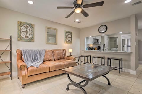Fort Walton Beach Townhome Less Than 3 Mi to the Beach! Maison in Wright