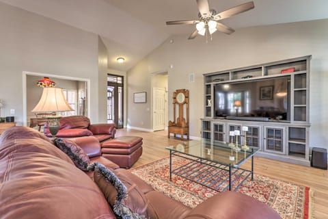 Sun-Lit Casa in 55 and Community with BBQ and Patio! Maison in Sun Lakes