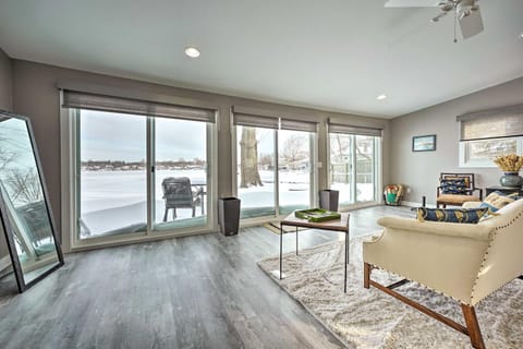 Lakeside Retreat with Office and Stunning Views! House in Portage
