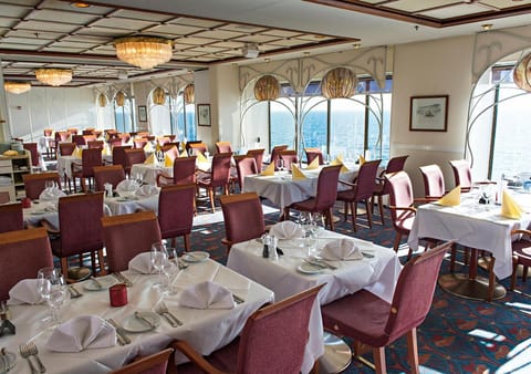 Restaurant/places to eat, Day, Dining area, Sea view, Area and facilities