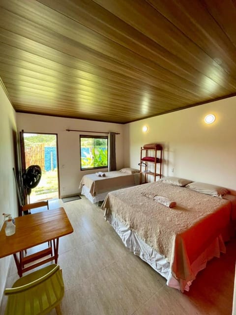 Bed, Photo of the whole room, Dining area, fireplace, towels