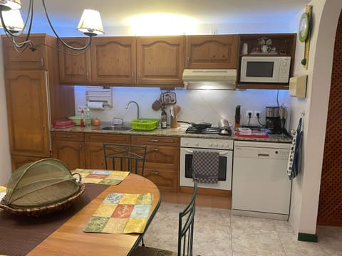 Kitchen or kitchenette, minibar, pet friendly, stove