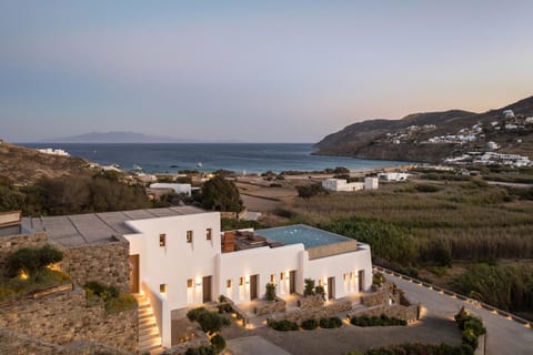 Property building, Sea view, Swimming pool