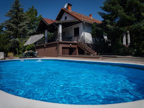 Property building, Day, Summer, Balcony/Terrace, Pool view, Swimming pool