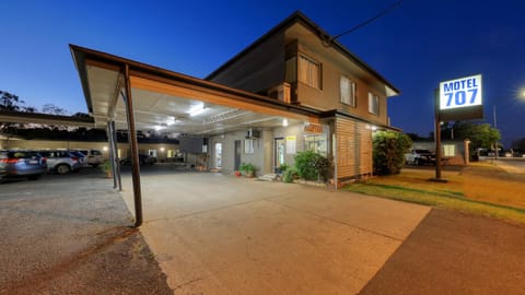 Property building, Facade/entrance, Property logo or sign