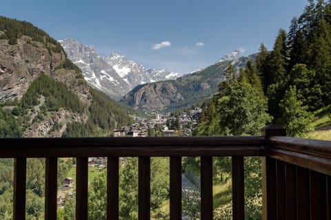 Balcony/Terrace, Mountain view